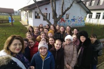 Moș Crăciun a sosit la copiii instituționalizați de la Șcheia și Mihoveni