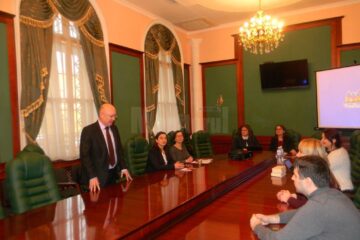 Lectoratul de limbă română al USV de la Cernăuți a organizat vineri o nouă masă rotundă internațională