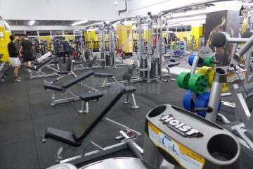 Sala de fitness beneficiază de o varietate impresionantă de aparate, produse de firme de top Sala de fitness beneficiază de o varietate impresionantă de aparate, produse de firme de top