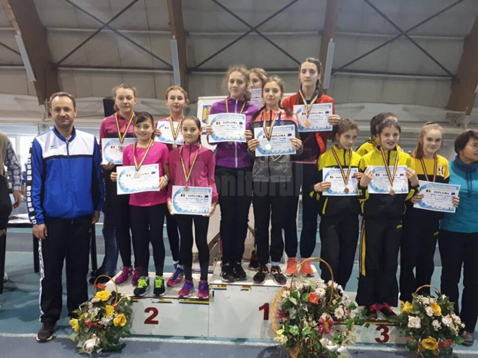 Stafeta de copile I de la CSM Suceava, locul II, antrenor Silviu Casandra