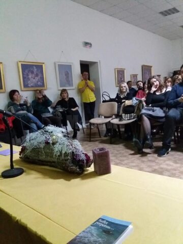 Oana-Denis Rotariu și-a lansat volumul de versuri ”Suflet perpetuu...”, la Biblioteca Bucovinei