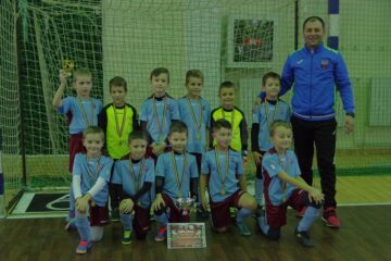 Luceafarul Bucovina Suceava a castigat trofeul la grupa 2010, antrenor Mihai Ciubotaru