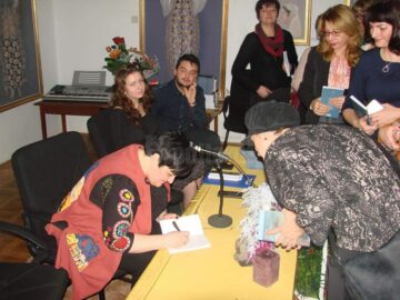 Oana-Denis Rotariu și-a lansat volumul de versuri ”Suflet perpetuu...”, la Biblioteca Bucovinei