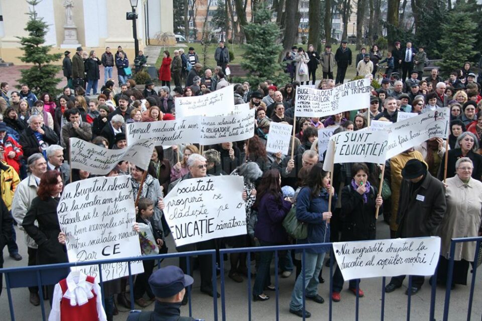 Sindicaliștii din învățământ atrag atenția că sistemul de educație din România are nevoie de investiții serioase Sindicaliștii din învățământ atrag atenția că sistemul de educație din România are nevoie de investiții serioase
