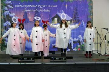 Peste 7.500 de lei, din Târgul de Crăciun al elevilor Școlii Gimnaziale Ipotești, pentru copiii din Centrul de plasament Dorohoi