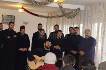 Concert de colinde și cadouri pentru beneficiarii Centrului de Recuperare Mitocu Dragomirnei