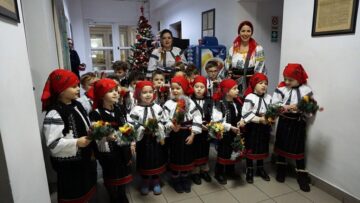 Monitorul de Suceava a fost colindat de „Albinuțele” de la Grădinița „Sf. Ioan cel Nou”