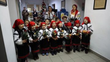 Monitorul de Suceava a fost colindat de „Albinuțele” de la Grădinița „Sf. Ioan cel Nou”