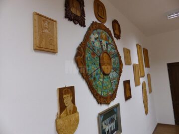 Sala voievozilor, munca de 30 de ani a unui om care și-a dedicat viața sculpturii în lemn