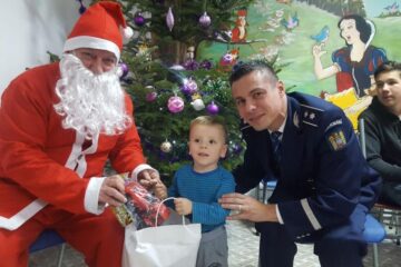 Polițiștii au fost Moș Crăciun pentru copiii din Centrul de plasament ,,Visătorii” din Fundu Moldovei