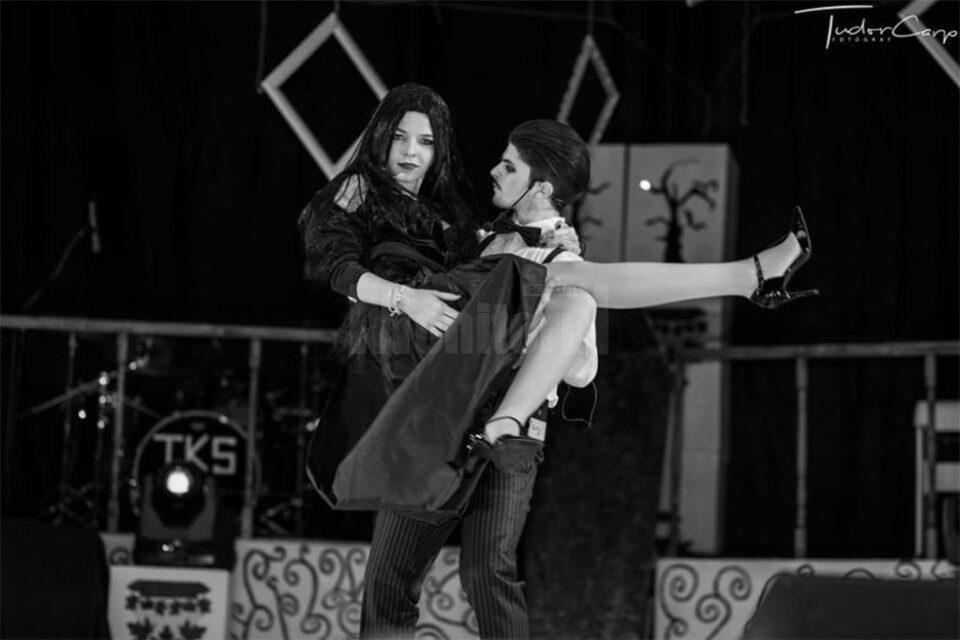 Christmas with the Addams, spectacolul pus în scenă de elevii de la Colegiul "Petru Rareș" Suceava