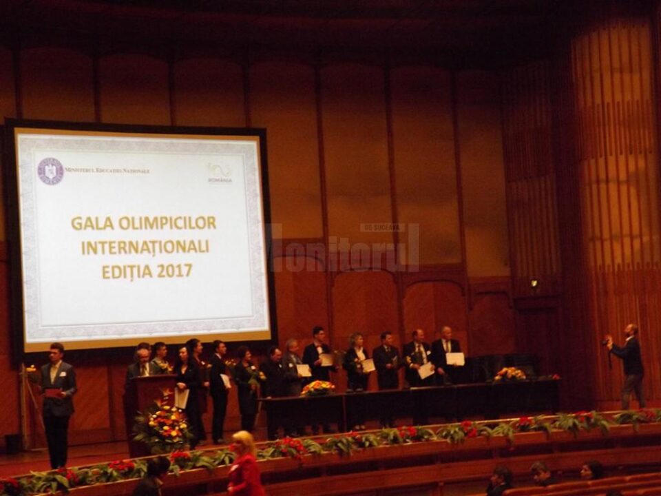 Trei olimpici internaționali și profesorii lor coordonatori, premiați de Ministerul Educației