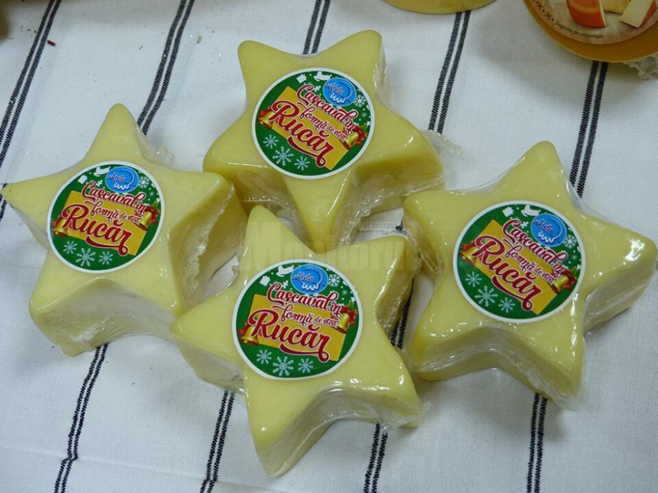 Steaua, un simbol al Crăciunului, modelată în cașcaval