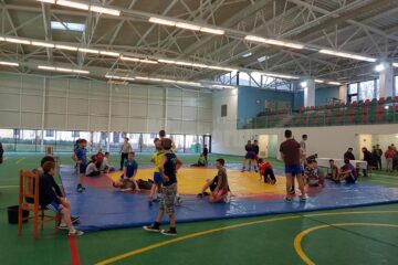 Sala de sport din Dumbrăveni a găzduit o interesantă competiție de lupte