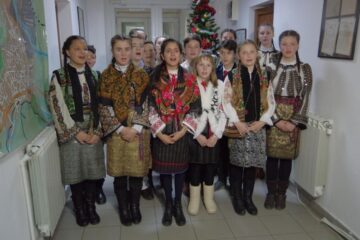 Ziarul nostru a fost colindat de elevii Școlii Gimnaziale Pătrăuți