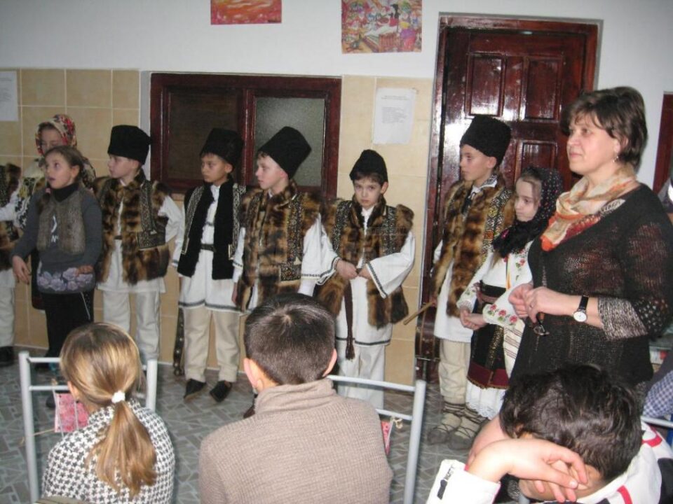 Centrul de plasament ”Visătorii” din Fundu Moldovei a primit cadouri de la elevii din Vama Centrul de plasament ”Visătorii” din Fundu Moldovei a primit cadouri de la elevii din Vama