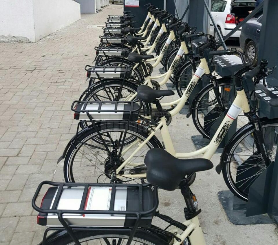 Primarul Ion Lungu a testat bicicletele electrice cumpărate din fonduri elvețiene