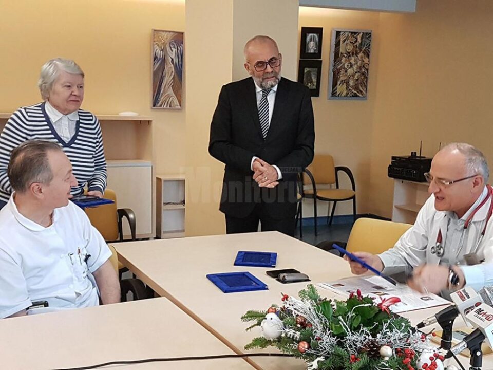 Șase medici octogenari au primit ieri diplome și plachete de onoare din partea Spitalului de Urgență Suceava