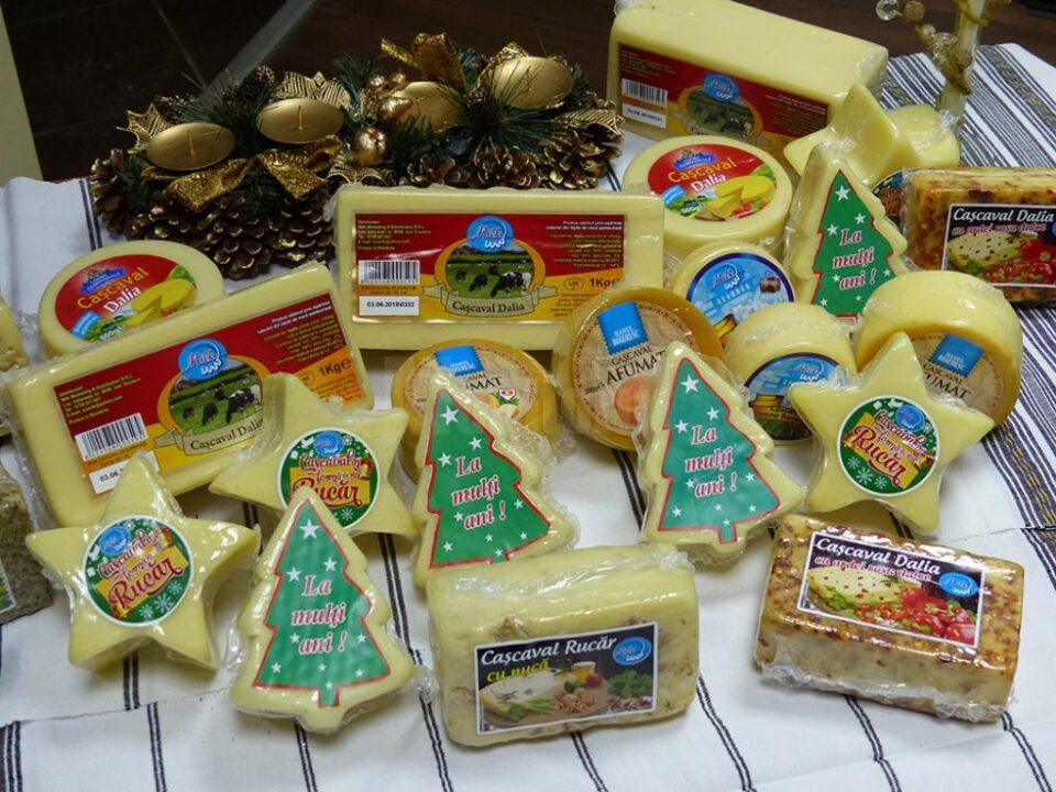 O gamă variată de brânzeturi, oferite de fabrica de Produse Lactate AIDA din Gălănești