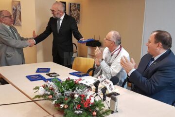 Managerul Vasile Rimbu înmânează diplome si plachete medicilor octogenari