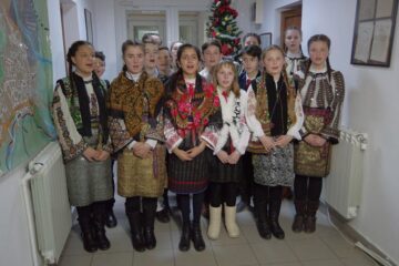 Elevii Școlii Gimnaziale Pătrăuți au colindat Monitorul de Suceava