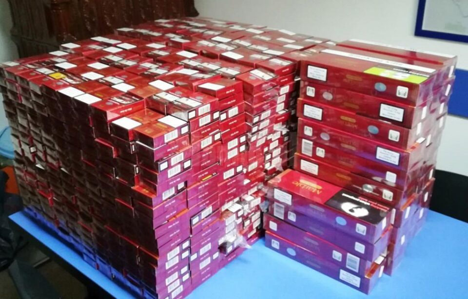 Țigările de contrabandă, în valoare de aproximativ 18.500 lei, au fost ridicate în vederea continuării cercetărilor