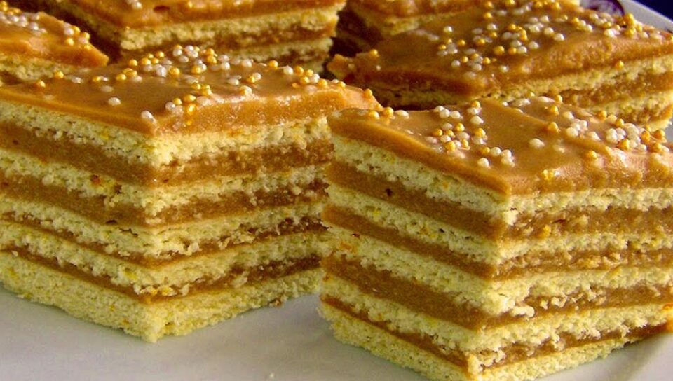 Cremă fiartă de smântână cu nuci ( rețeta bunicilor). Foto: pinterest.com
