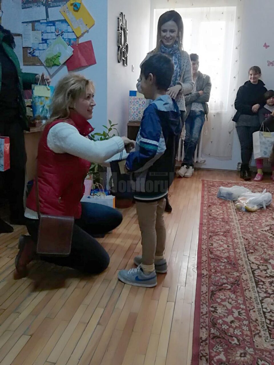 Lectoratul spaniol al USV, cu daruri de Crăciun pentru copiii din Centrul de Plasament Solca