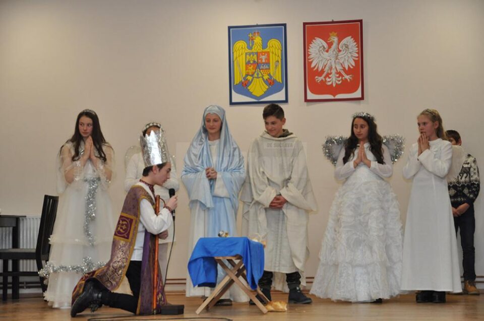 Peste 200 de copii și elevi au prezentat la Solonețu Nou scenete, colinde și poezii dedicate Nașterii Domnului
