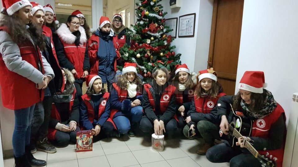 Colindători de la Crucea Roșie