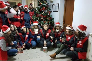 Voluntari de la Crucea Roșie, cu colinda la Monitorul de Suceava