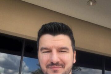 Daniel Onofrei este conferențiar la Universitatea din Houston, Texas, din Statele Unite ale Americii