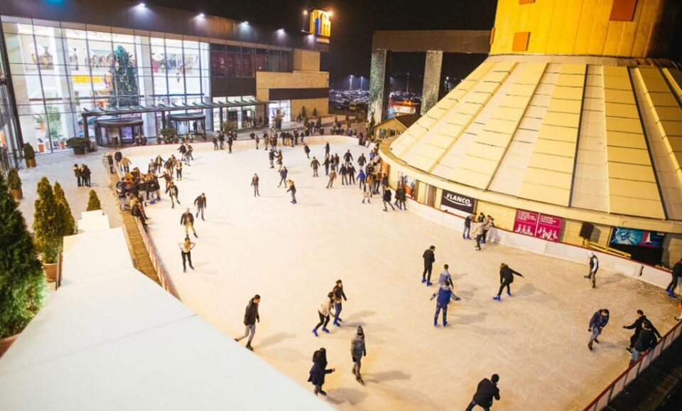 Patinoarul de la Iulius Mall Suceava