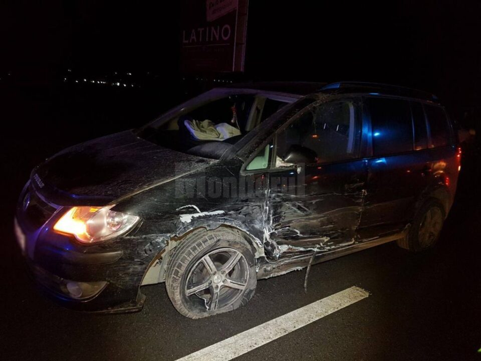Trei mașini au fost implicate în carambol
