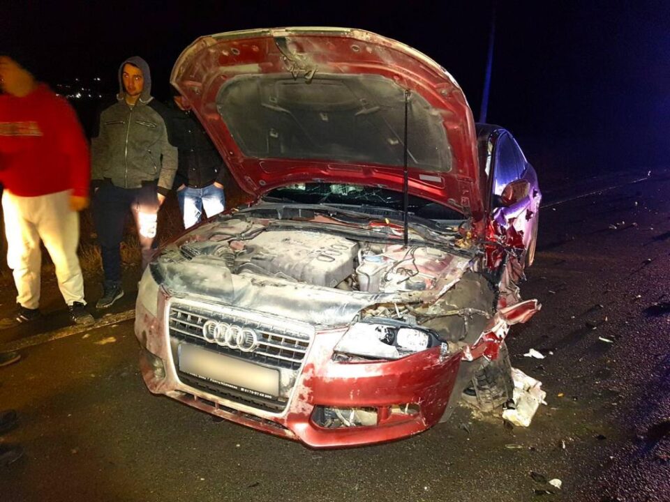 Trei mașini au fost implicate în carambol