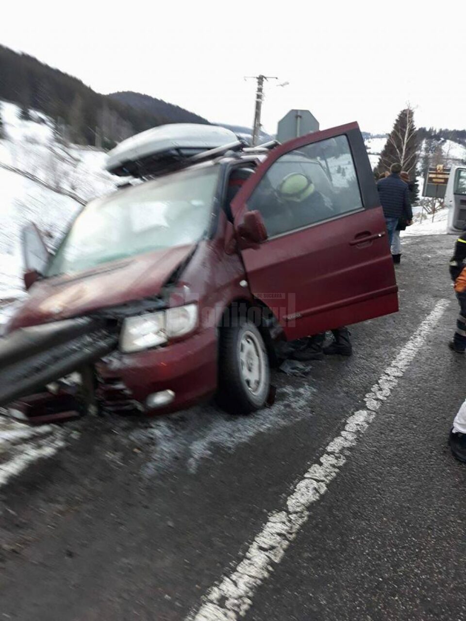 Cinci oameni, printre care doi copii, au fost transpotați la spital