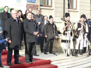 Mii de suceveni au urmărit parada obiceiurilor de iarnă de la Suceava
