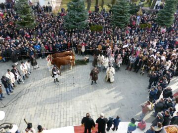 Urături pentru oficialitățile județene și locale