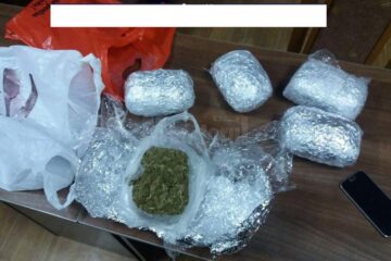 Pachete cu canabis ridicate la percheziții