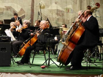 Sală plină și atmosferă de sărbătoare la Concertul „Magnificent Christmas” cu Felicia Filip, Cristi Minculescu și Filarmonica Botoșani