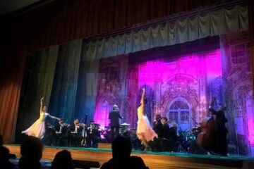 Muzicieni și balerini din Ucraina, aplaudați îndelung la Suceava