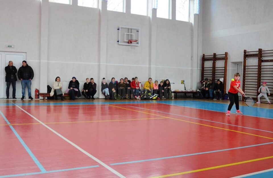 Cupa Moș Crăciun la tenis de câmp a adunat la Fălticeni peste 50 de copii