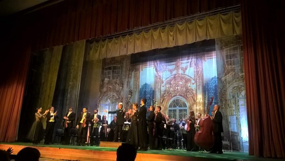 Muzicieni și balerini din Ucraina, aplaudați îndelung la Suceava