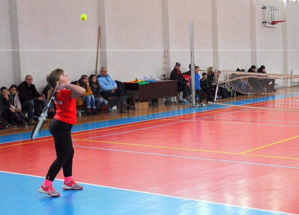 Cupa Moș Crăciun la tenis de câmp a adunat la Fălticeni peste 50 de copii