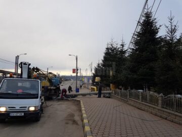 Traficul rutier în cel mai mare cartier al Sucevei, paralizat în a treia zi de Crăciun