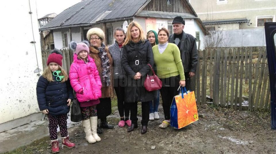 Deputatul PSD Maricela Cobuz a oferit cadouri familiilor nevoiașe din Ițcani