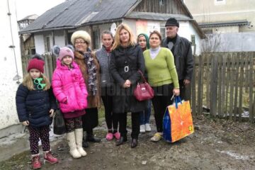 Deputatul PSD Maricela Cobuz a oferit cadouri familiilor nevoiașe din Ițcani
