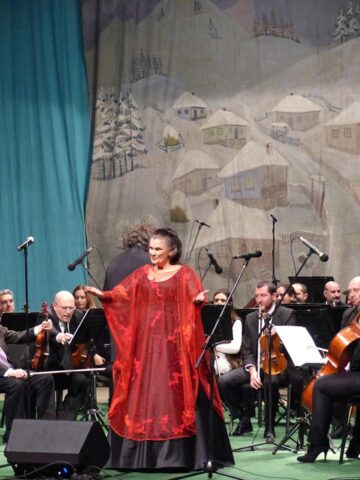 Sală plină și atmosferă de sărbătoare la Concertul „Magnificent Christmas” cu Felicia Filip, Cristi Minculescu și Filarmonica Botoșani