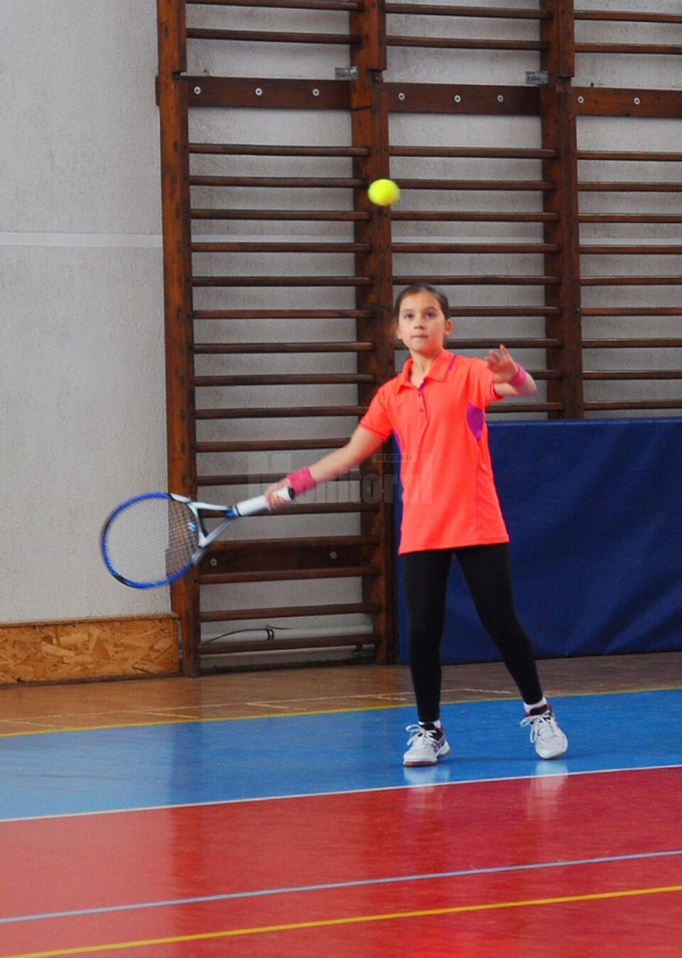 Cupa Moș Crăciun la tenis de câmp a adunat la Fălticeni peste 50 de copii