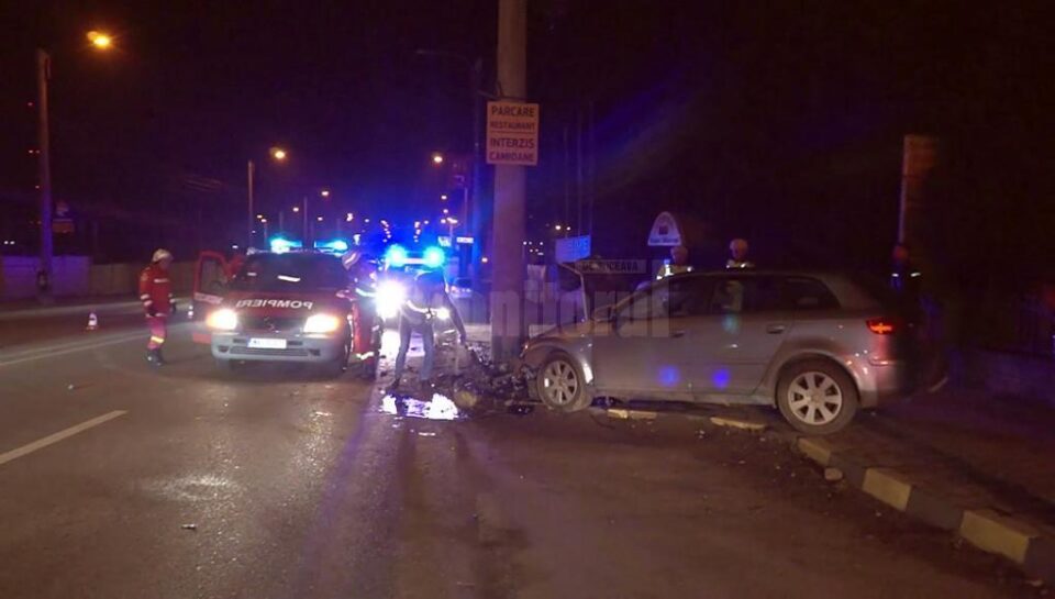 A plecat băut din club, la volanul unei mașini, și a murit zdrobit de un stâlp de pe Calea Unirii